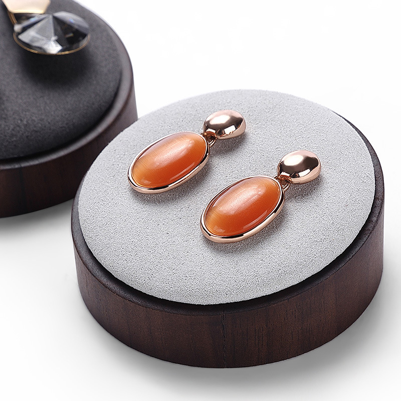 High-end display jewelry pieces