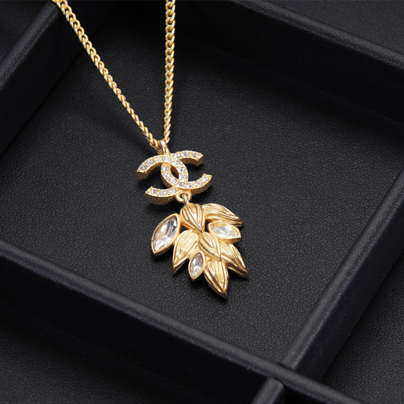 High-end display jewelry pieces