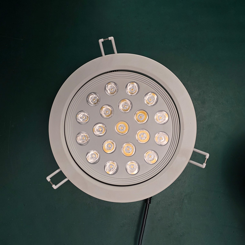 LED light / Color temperature 2700k-9000k