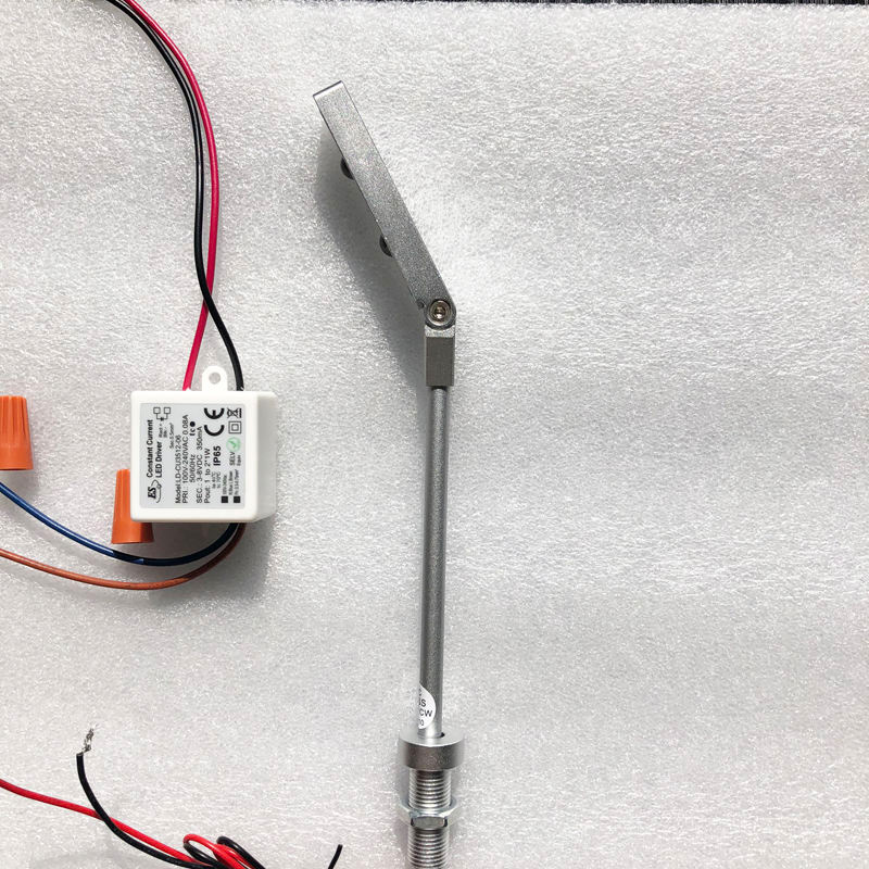LED light / color temperature 2700-6000k